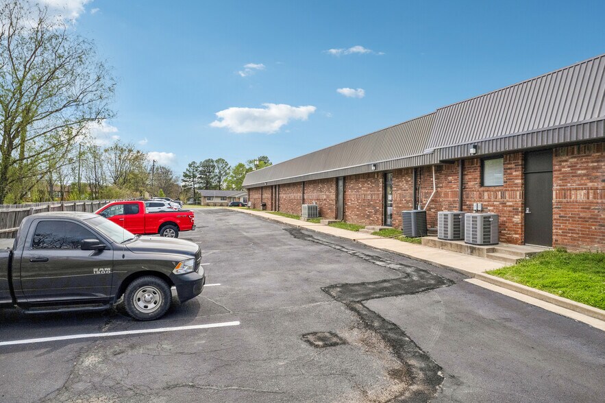 More Photos Of 2020 Holly Rd, Claremore Office For Sale