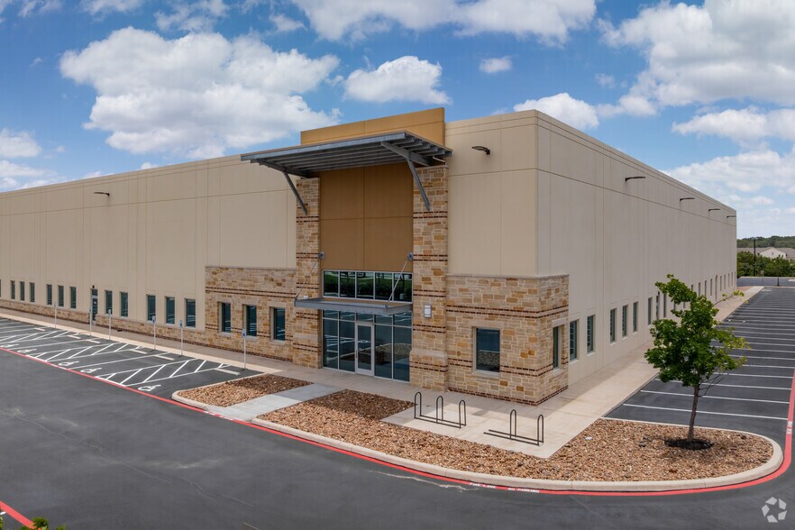 More Photos Of 6422 E Campus Dr, San Antonio Warehouse For Lease