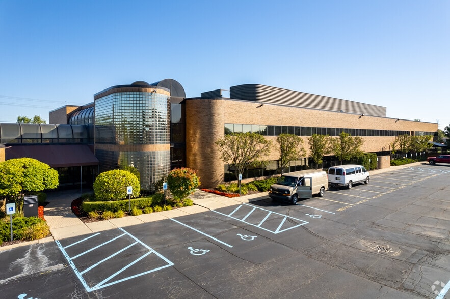 More Photos Of 19700-19800 Hall Rd, Clinton Township Office For Sale