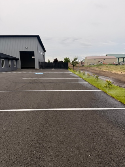 More Photos Of 3092 W Bellanca Ct, Hayden Industrial For Lease