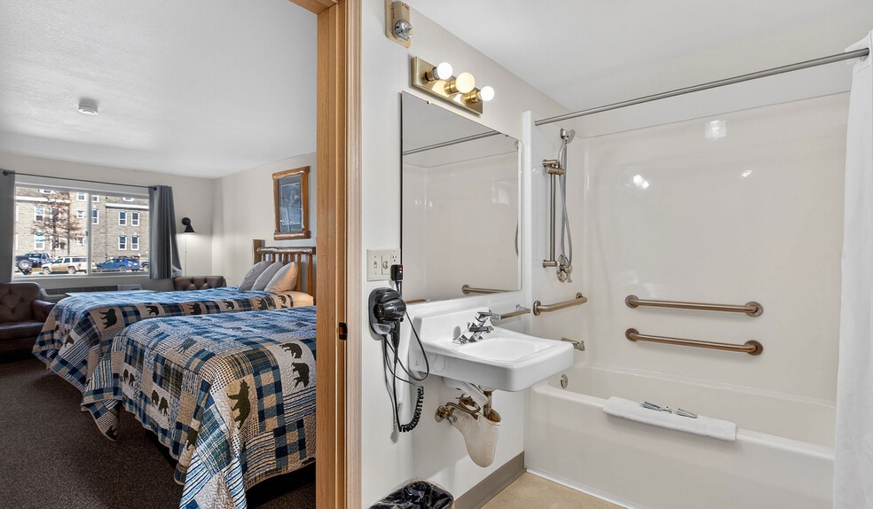 More Photos Of 102 E Greenwood St, Enterprise Hotel For Sale