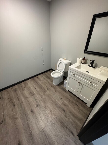 More Photos Of 42 Crestway, Hamden Warehouse For Sale
