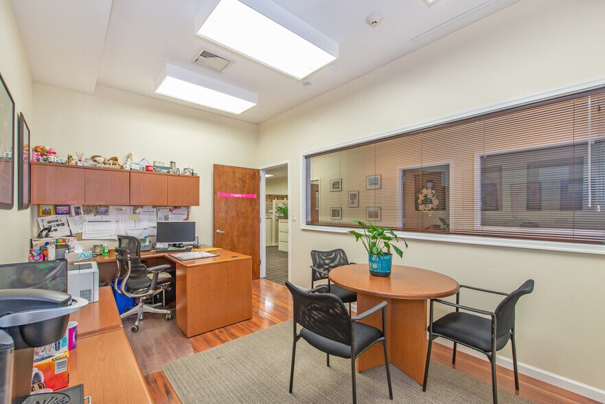 More Photos Of 885-889 Teaneck Rd, Teaneck Freestanding For Lease