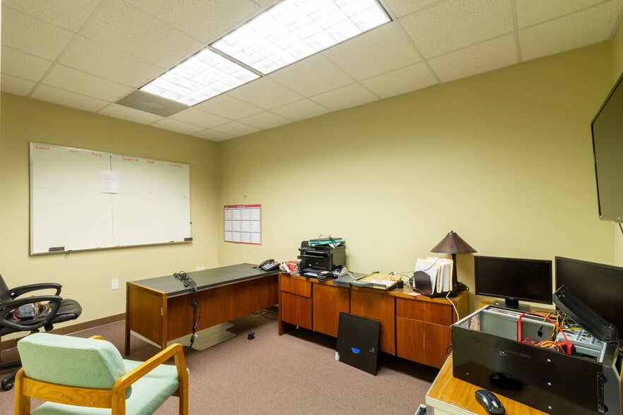 More Photos Of 94 E Crogan St, Lawrenceville Office For Lease