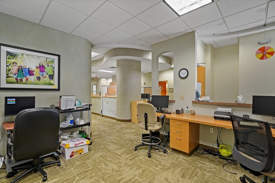 More Photos Of 192 Route 117 by Pass Rd, Bedford Hills Storefront For Lease