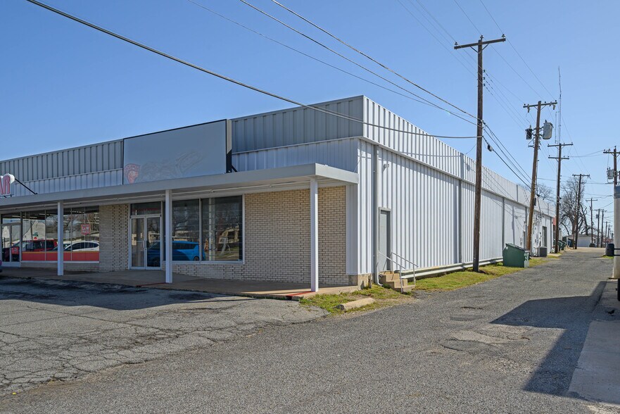 More Photos Of 200 S Armstrong Ave, Denison Storefront For Sale