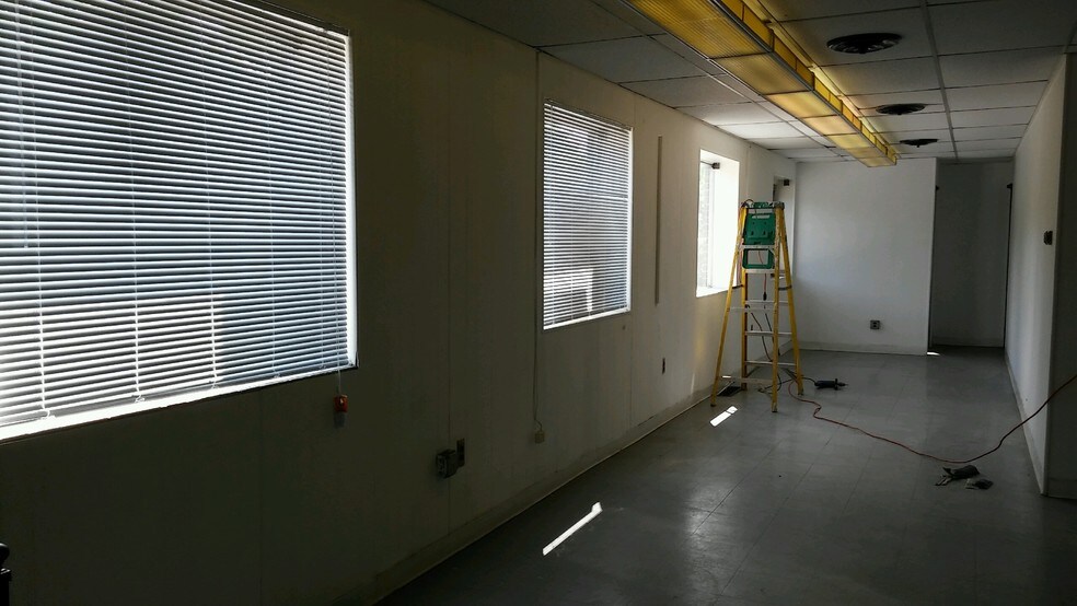 More Photos Of 2324 Eskow Ave, Halethorpe Warehouse For Lease