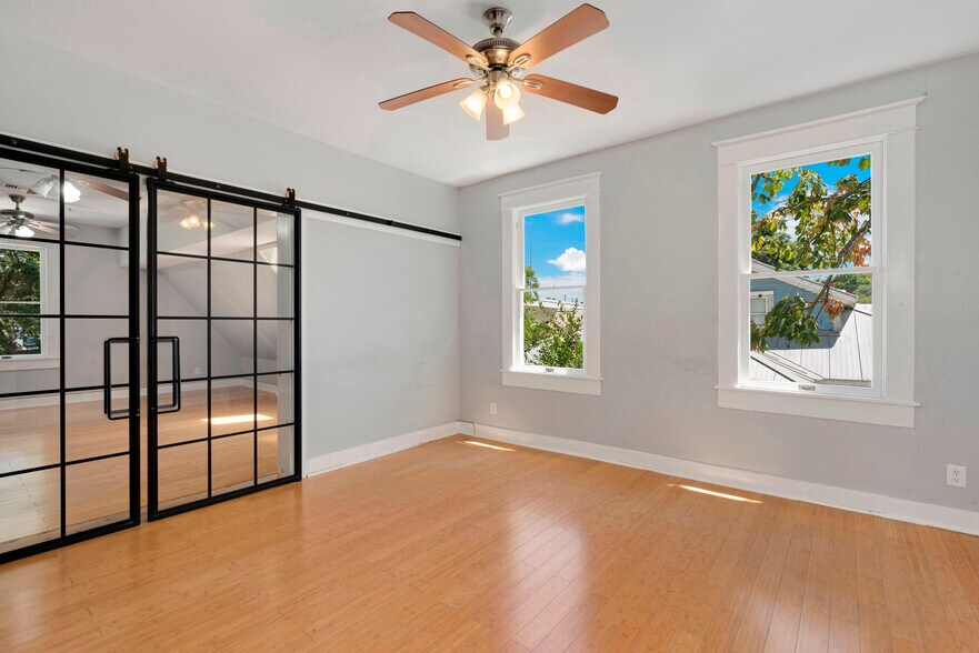 More Photos Of 801 E Quincy St, San Antonio Office Residential For Lease