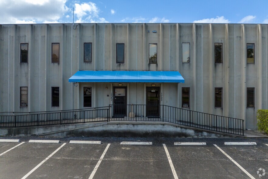 More Photos Of 1721-1731 NW 33rd St, Pompano Beach Warehouse For Lease