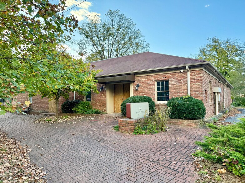 More Photos Of 9 All Souls Cres, Asheville Office For Sale