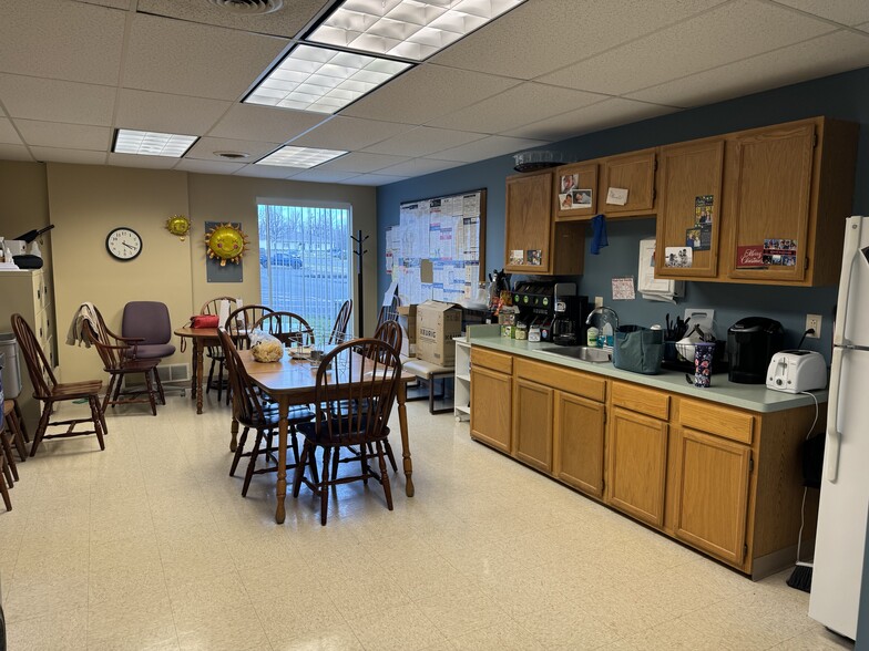 More Photos Of 121 Erie Canal Dr, Rochester Medical For Sale