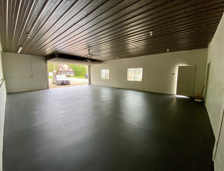 More Photos Of 330-336 E Main St, Twin Lakes General Retail For Lease