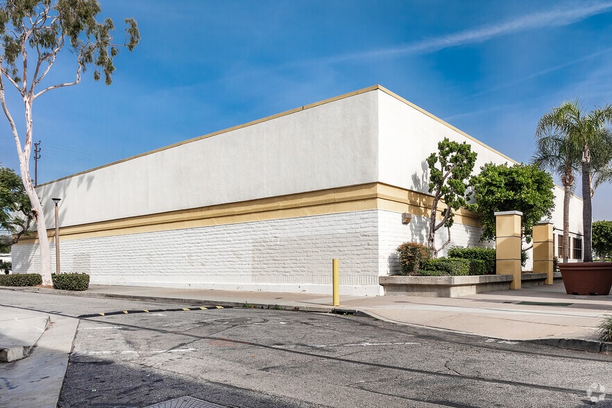 More Photos Of 3802 Culver Ctr, Culver City Drugstore For Lease