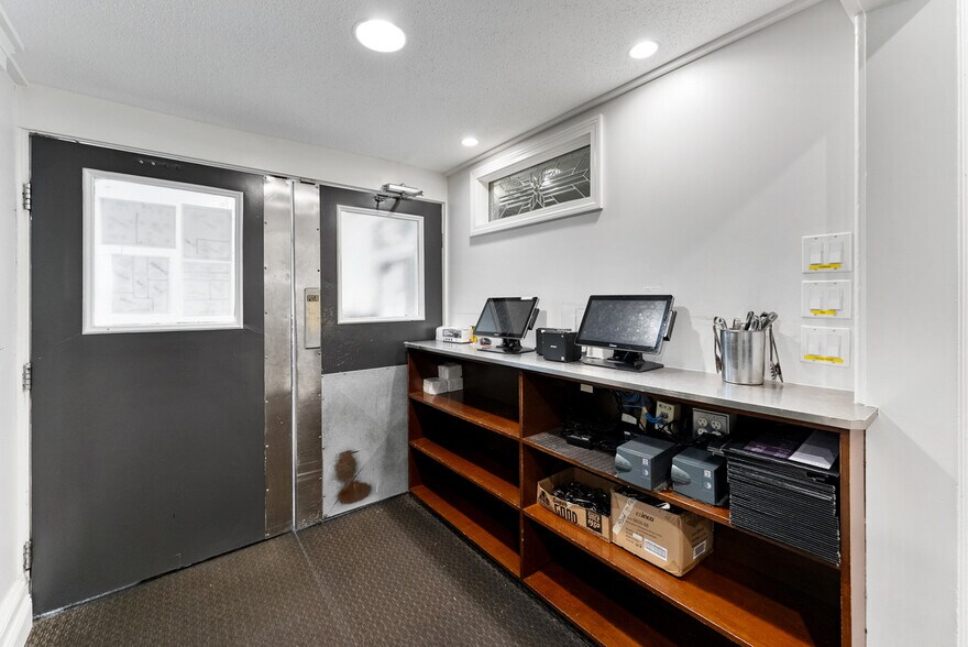 More Photos Of 135 Cooper St, Agawam Specialty For Sale