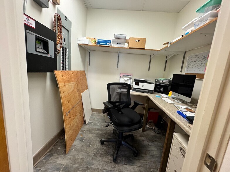 More Photos Of 140 Hoohana St, Kahului Office For Lease