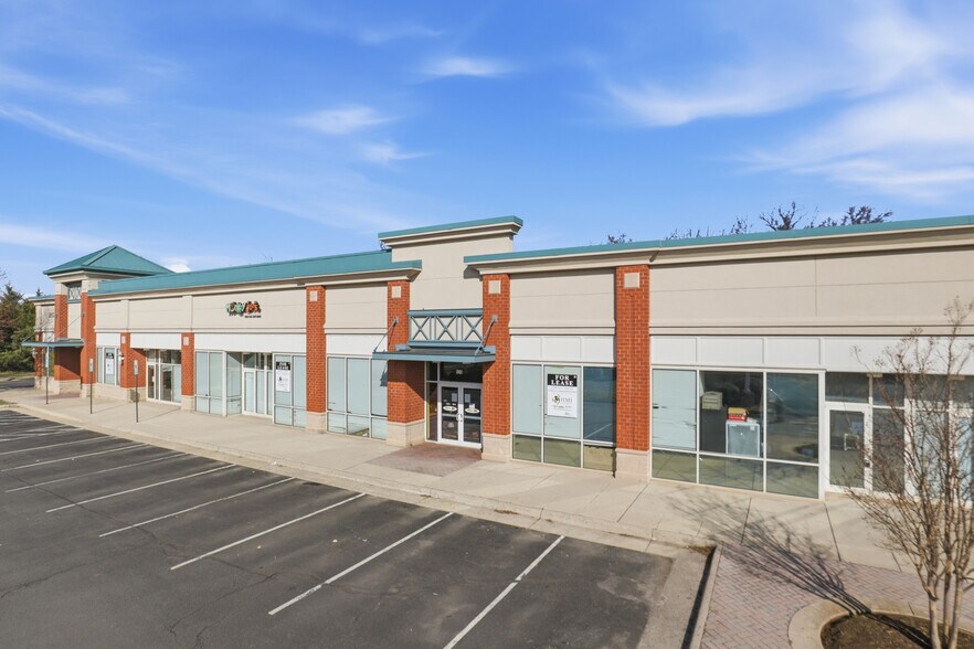 More Photos Of 23520 Overland Dr, Sterling Unknown For Lease