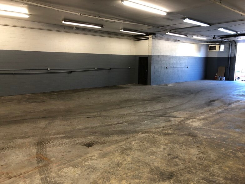 More Photos Of 44827 Old Ox Rd, Sterling Warehouse For Lease