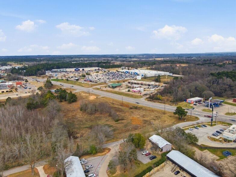 More Photos Of 3207 S Main St, Lindale Land For Lease