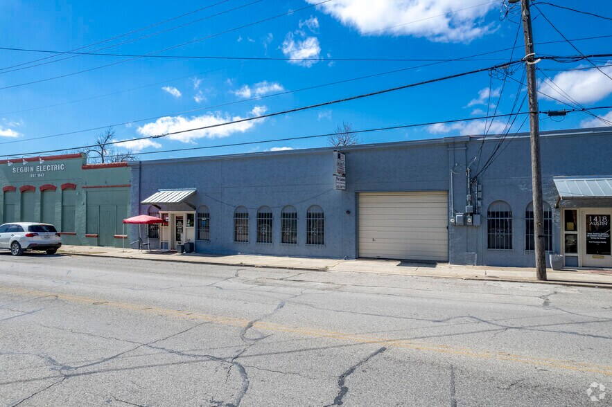 More Photos Of 1420 N Austin St, Seguin Office For Lease