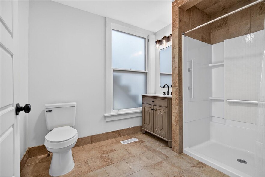 More Photos Of 822 S Johnstone Ave, Bartlesville Freestanding For Sale