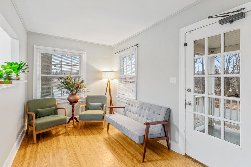 More Photos Of 1534 Poplar Level Rd, Louisville Office For Sale