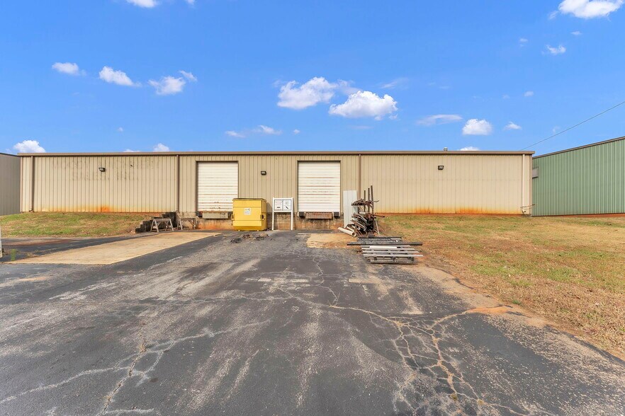 More Photos Of 107 Hurricane Creek Dr, Piedmont Warehouse For Lease