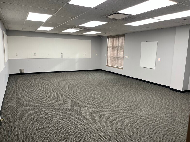 More Photos Of 19005 94th Ave, Surrey Flex For Lease