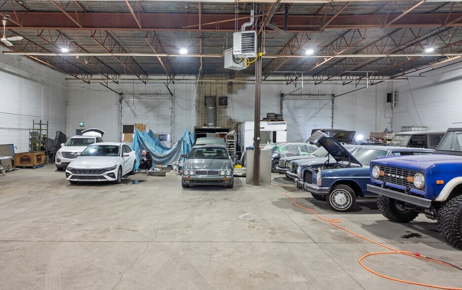 More Photos Of 5316 36th St SE, Calgary Manufacturing For Lease