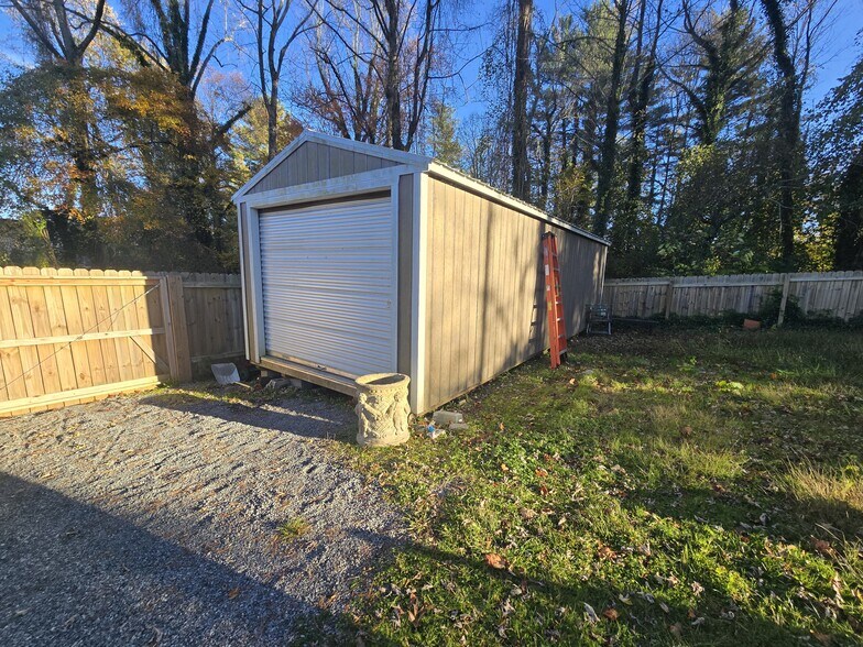 More Photos Of 726 1st Ave W, Hendersonville General Retail For Sale