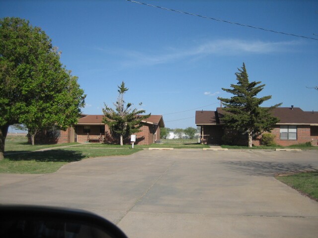 More Photos Of 622 NW 5th St, Dimmitt Apartments For Sale