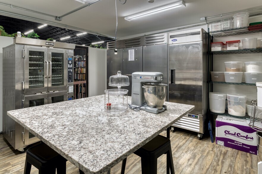 More Photos Of 462 E Henri De Tonti Blvd, Springdale Warehouse For Sale