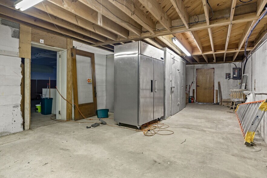 More Photos Of 140 1st S, Alabaster Storefront For Sale