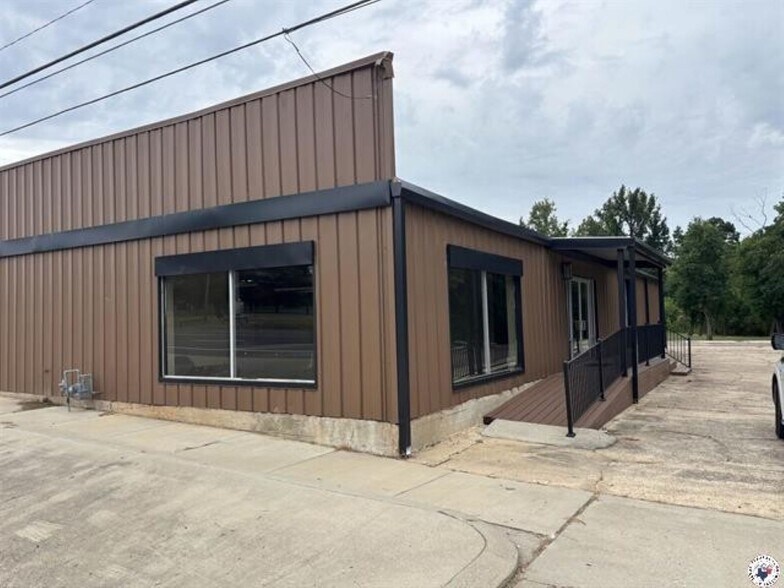 More Photos Of 4210 E 9th St, Texarkana Freestanding For Sale