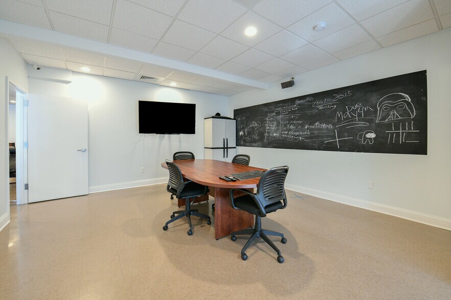 More Photos Of 570-572 Boston Post Rd, Milford Storefront Retail Office For Sale