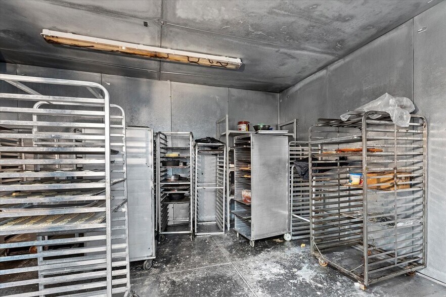 More Photos Of 6310-6312 Cermak Rd, Berwyn Restaurant For Sale