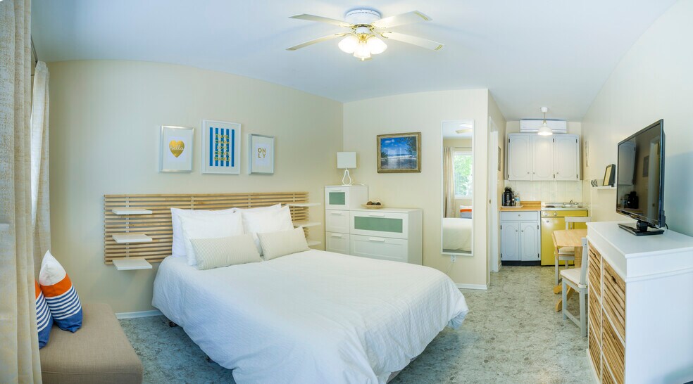 More Photos Of 169 Mosley St, Wasaga Beach Hotel For Sale