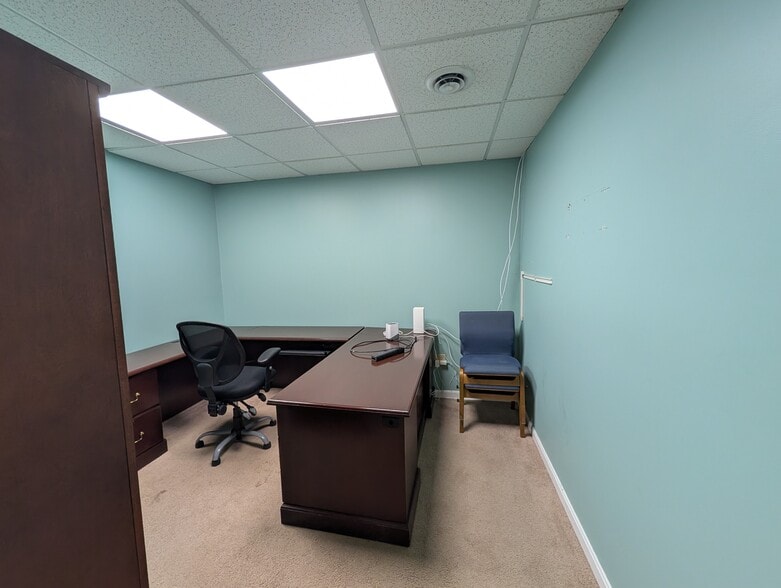 More Photos Of 42 Dover Point Rd, Dover Office For Lease