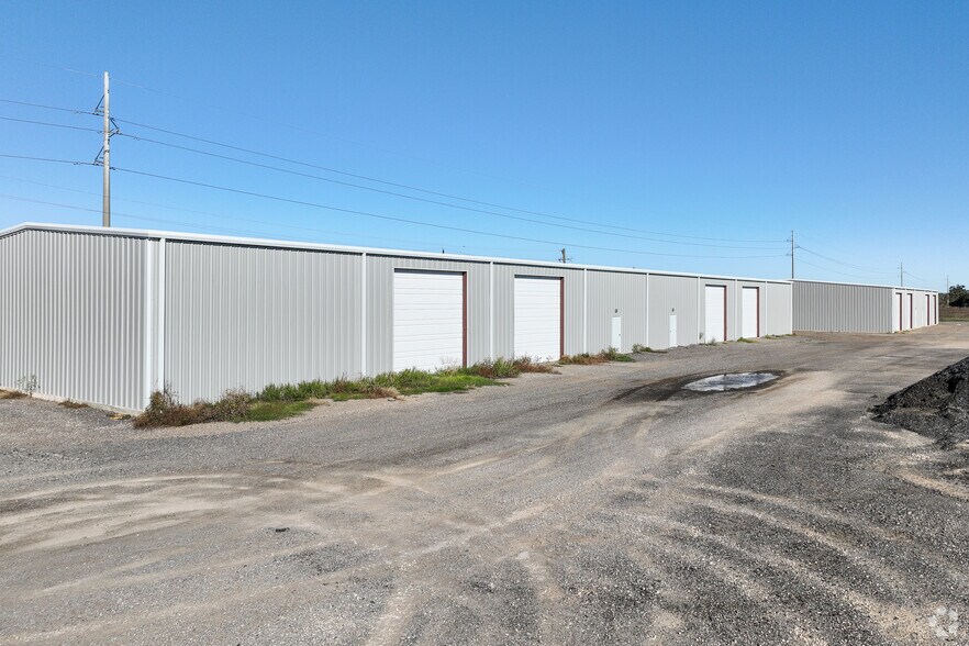More Photos Of 5640 Eden Rd, Kennedale Unknown For Lease