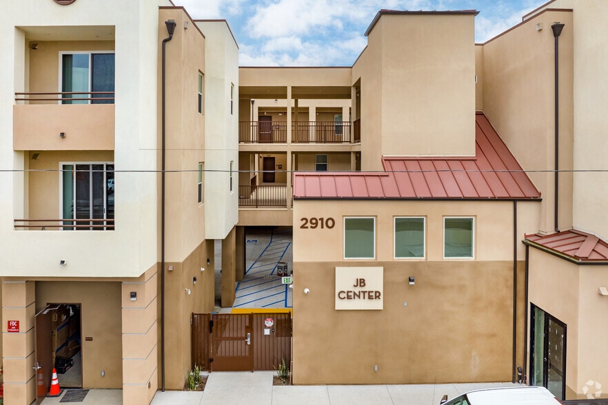 More Photos Of 2910 Allesandro St, Los Angeles Apartments For Lease