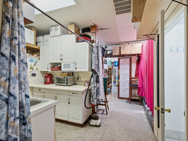 More Photos Of 415 Flagler Ave, New Smyrna Beach Storefront For Sale
