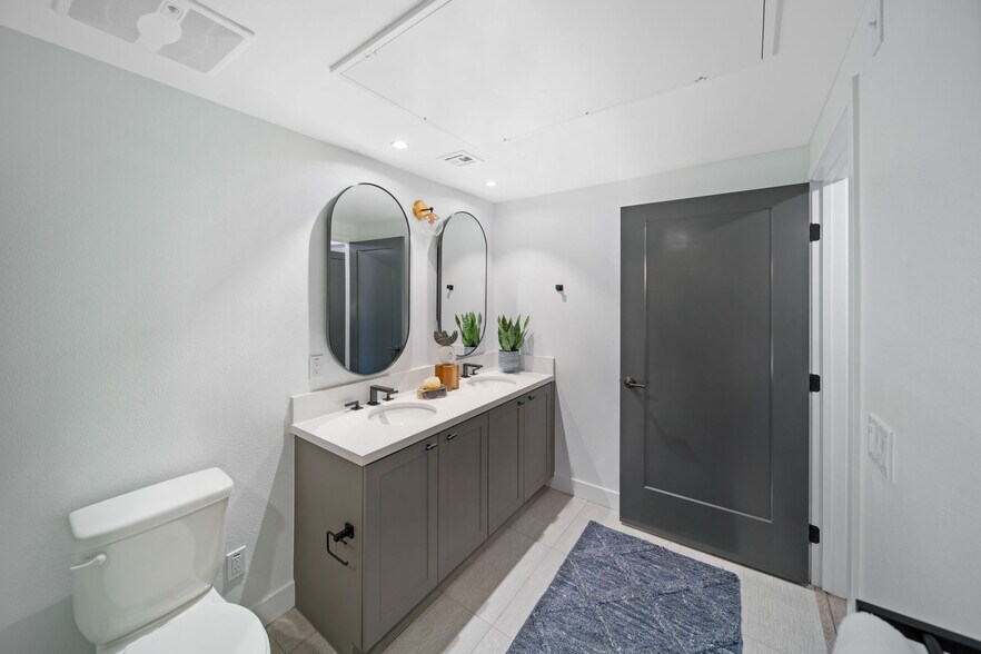 More Photos Of 585 Anton Blvd, Costa Mesa Apartments For Lease