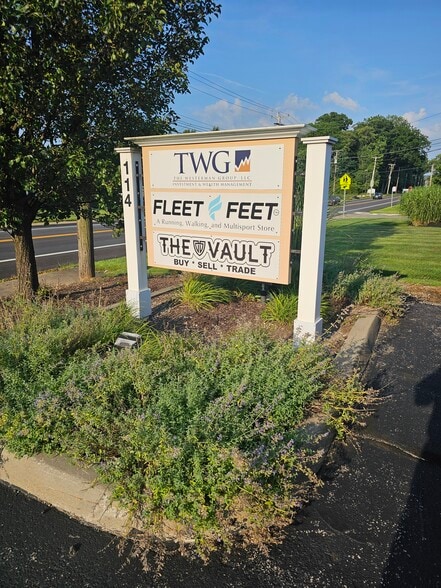 More Photos Of 114 E Aurora Rd, Northfield Freestanding For Sale