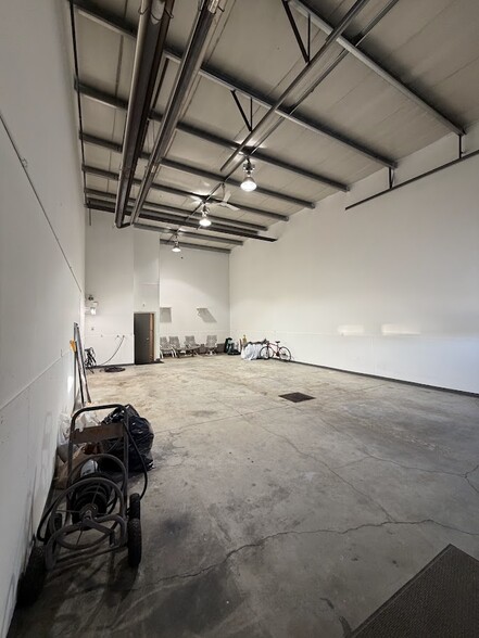 More Photos Of 11113 83 Av, Fort Saskatchewan Warehouse For Sale