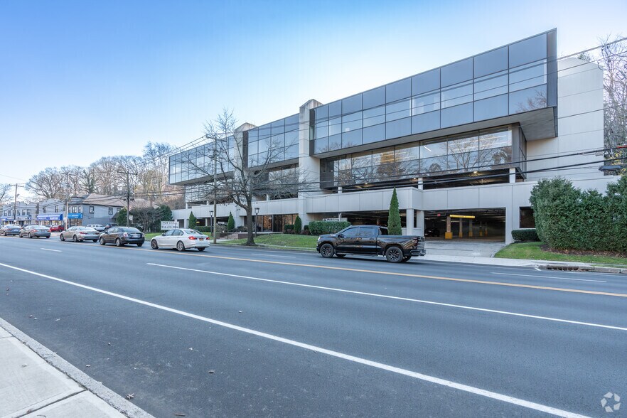 More Photos Of 111 E Shore Rd, Manhasset Office For Lease