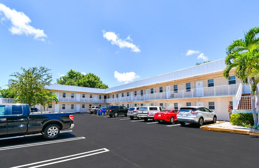 More Photos Of 900-902 SE 1st St, Pompano Beach Apartments For Sale