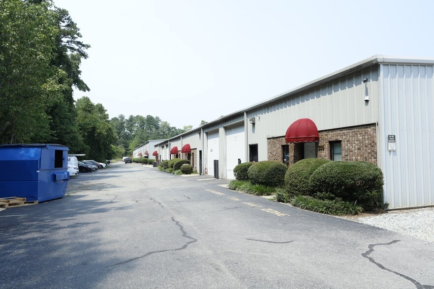 More Photos Of 4122 B Bennett Memorial Rd, Durham Flex For Lease