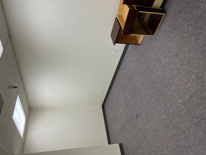 More Photos Of 674 County Square Dr, Ventura Office For Sale