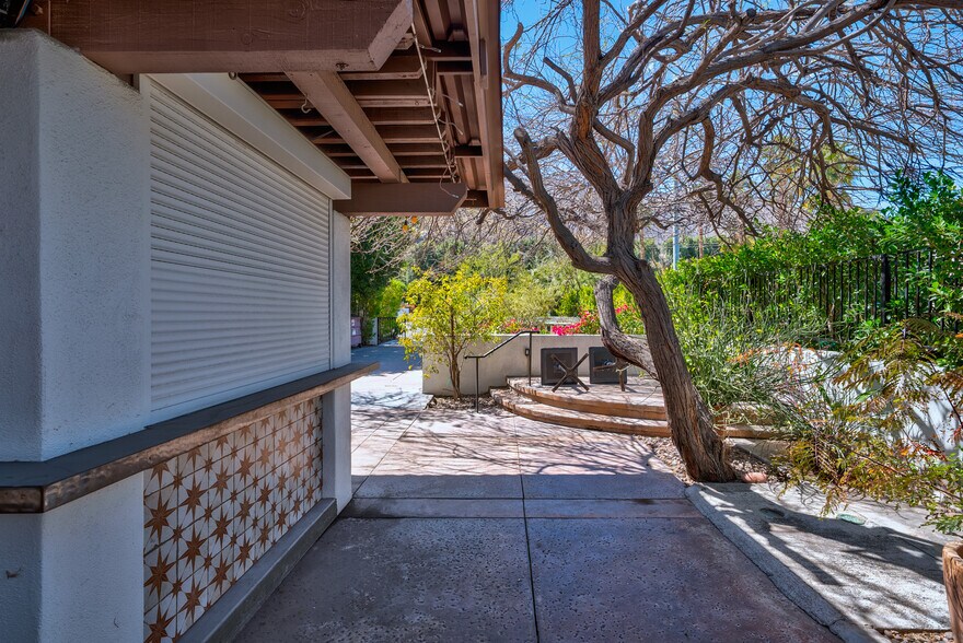 More Photos Of 369 N Palm Canyon Dr, Palm Springs Restaurant For Lease