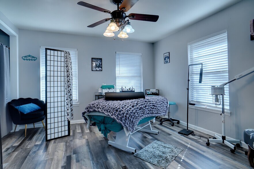 More Photos Of 7298 Glenview Dr, North Richland Hills Freestanding For Sale