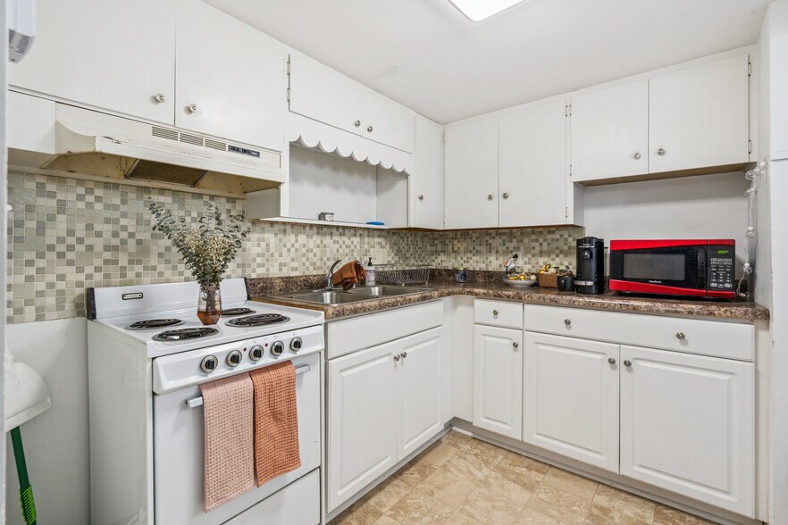 More Photos Of 920 High St, Grinnell Apartments For Sale